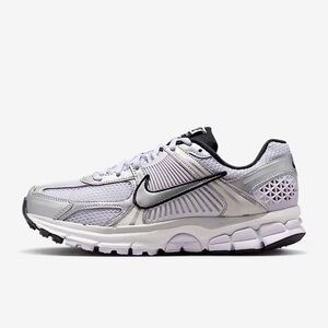 NWT Nike Zoom Vomero 5 sneakers light purple
